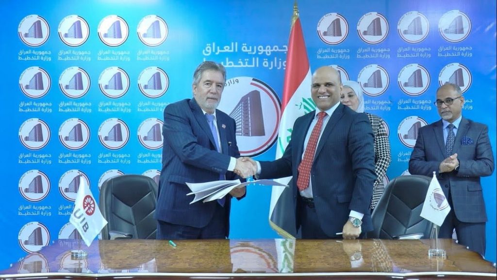 المركز الوطني للتطوير الاداري ممثلاً عن وزارة التخطيط، يوقع مذكرة تعاون مع الجامعة الامريكية في بغداد.
