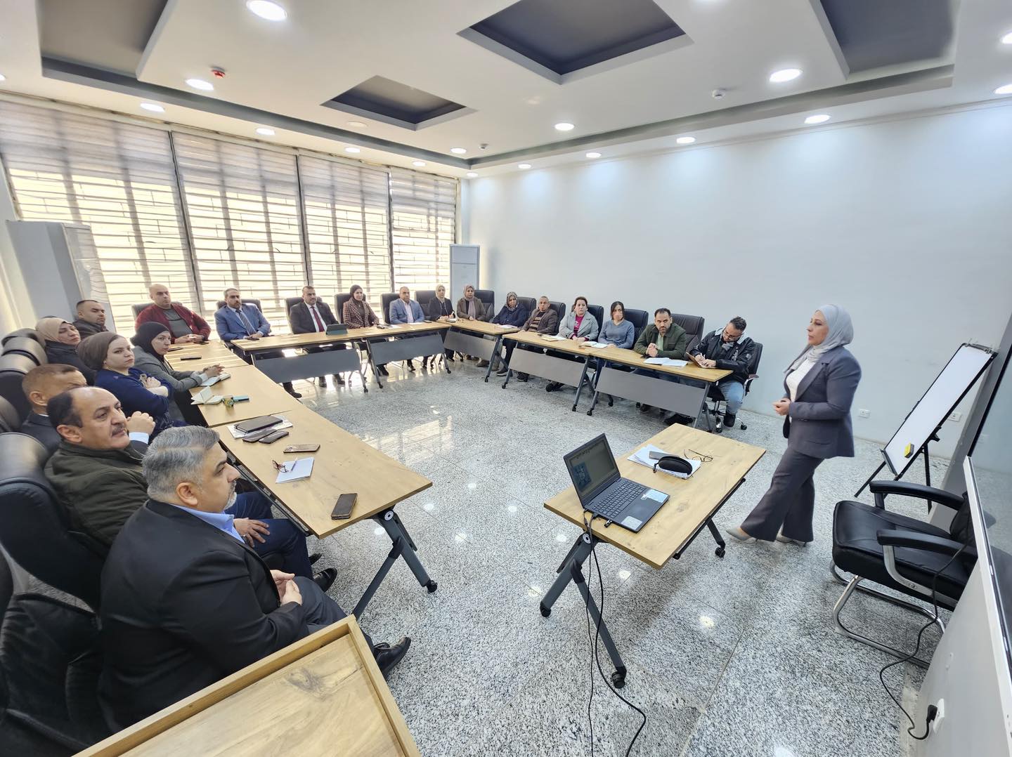 You are currently viewing بحضور السيد المدير العام ..